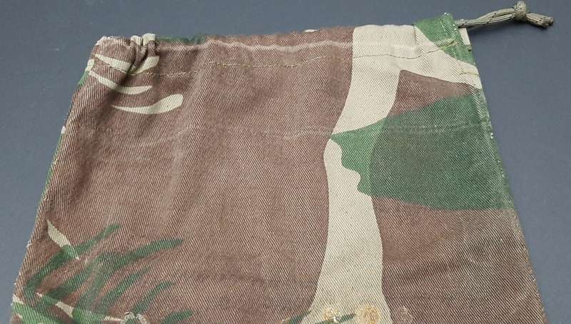 ** Rhodesian Bush War: 1970s Camouflage Rhodesian Army Toiletry Bag (26cm x 30cm).**