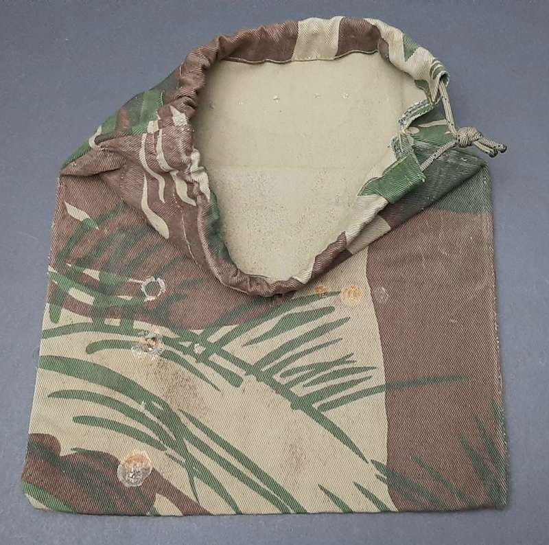 ** Rhodesian Bush War: 1970s Camouflage Rhodesian Army Toiletry Bag (26cm x 30cm).**