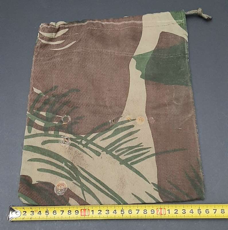 ** Rhodesian Bush War: 1970s Camouflage Rhodesian Army Toiletry Bag (26cm x 30cm).**