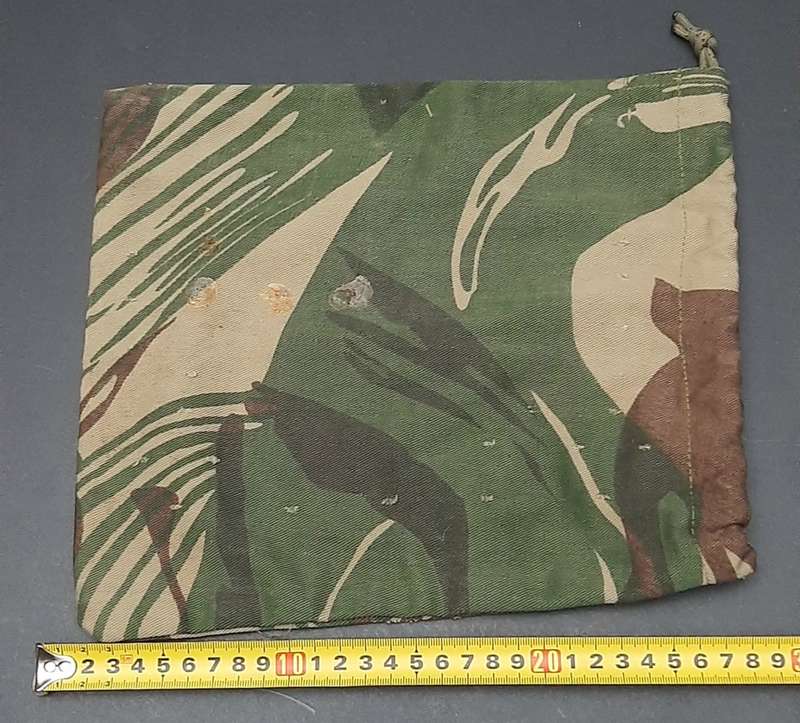 ** Rhodesian Bush War: 1970s Camouflage Rhodesian Army Toiletry Bag (26cm x 30cm).**