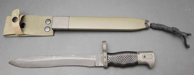 **RARE: Spanish Modelo 64 `Bolo Type` Bayonet w/ Scabbard & Frog (36cm).**