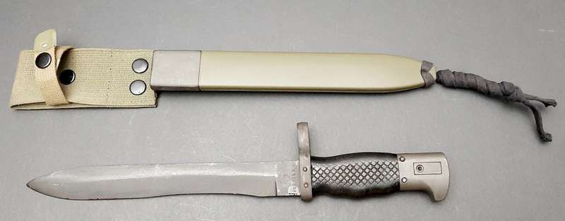 **RARE: Spanish Modelo 64 `Bolo Type` Bayonet w/ Scabbard & Frog (36cm).**