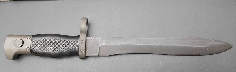 **RARE: Spanish Modelo 64 `Bolo Type` Bayonet w/ Scabbard & Frog (36cm).**