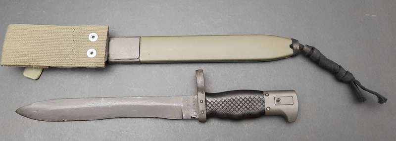 **RARE: Spanish Modelo 64 `Bolo Type` Bayonet w/ Scabbard & Frog (36cm).**