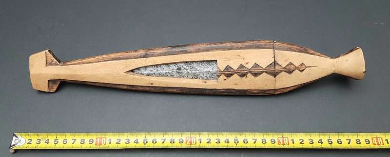 **Border War : 1980s SADF Owambo `Ndoro` Tribal Knife w/ Scabbard  (LARGE).**