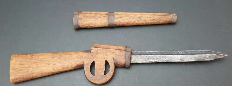 **Border War : 1980s SADF Owambo `Ndoro` Stylised Rifle Knife w/ Scabbard**