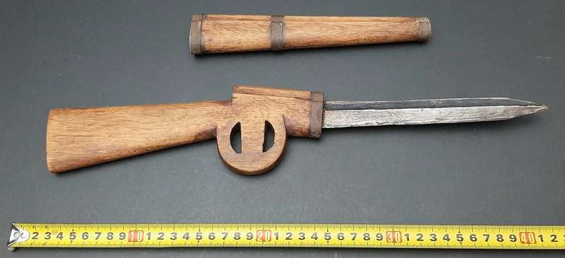 **Border War : 1980s SADF Owambo `Ndoro` Stylised Rifle Knife w/ Scabbard**