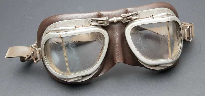 **RARE: WW2 Royal Air Force MK8 NO.1 Pilot`s Goggles w/ Strap (Stadium, England).**