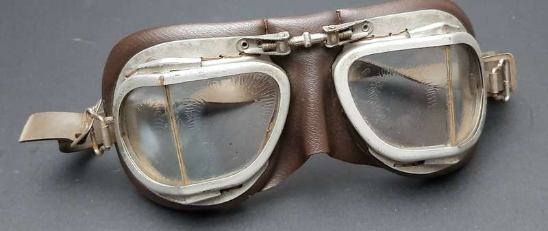 **RARE: WW2 Royal Air Force MK8 NO.1 Pilot`s Goggles w/ Strap (Stadium, England).**