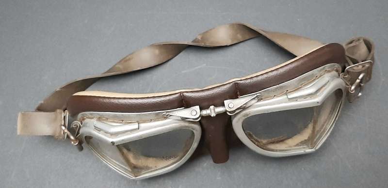 **RARE: WW2 Royal Air Force MK8 NO.1 Pilot`s Goggles w/ Strap (Stadium, England).**