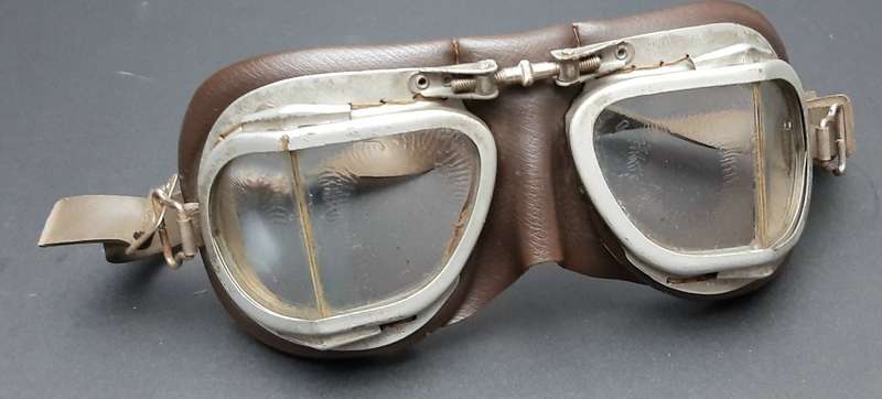 **RARE: WW2 Royal Air Force MK8 NO.1 Pilot`s Goggles w/ Strap (Stadium, England).**