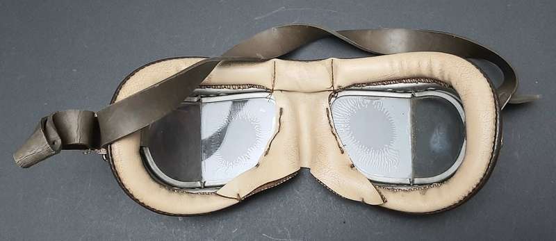 **RARE: WW2 Royal Air Force MK8 NO.1 Pilot`s Goggles w/ Strap (Stadium, England).**