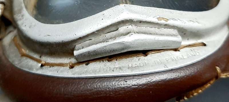**RARE: WW2 Royal Air Force MK8 NO.1 Pilot`s Goggles w/ Strap (Stadium, England).**