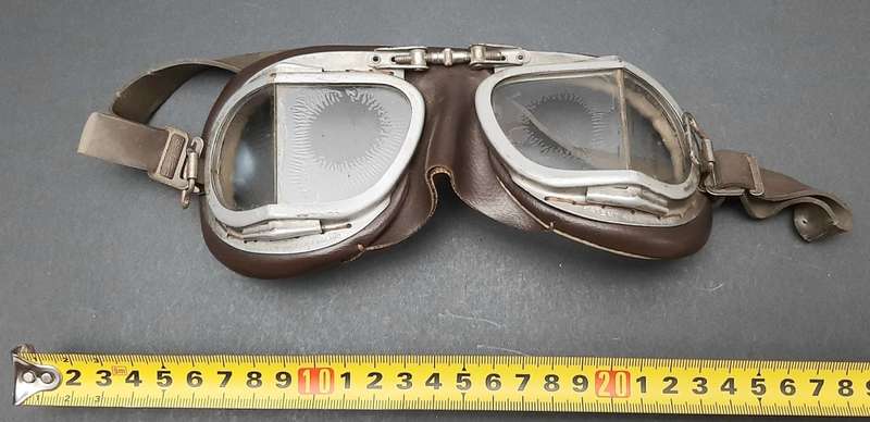 **RARE: WW2 Royal Air Force MK8 NO.1 Pilot`s Goggles w/ Strap (Stadium, England).**