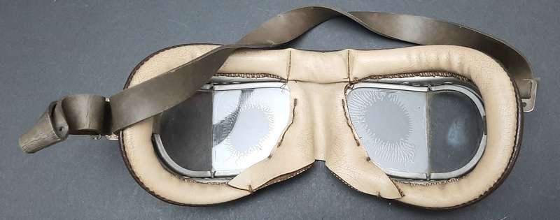 **RARE: WW2 Royal Air Force MK8 NO.1 Pilot`s Goggles w/ Strap (Stadium, England).**