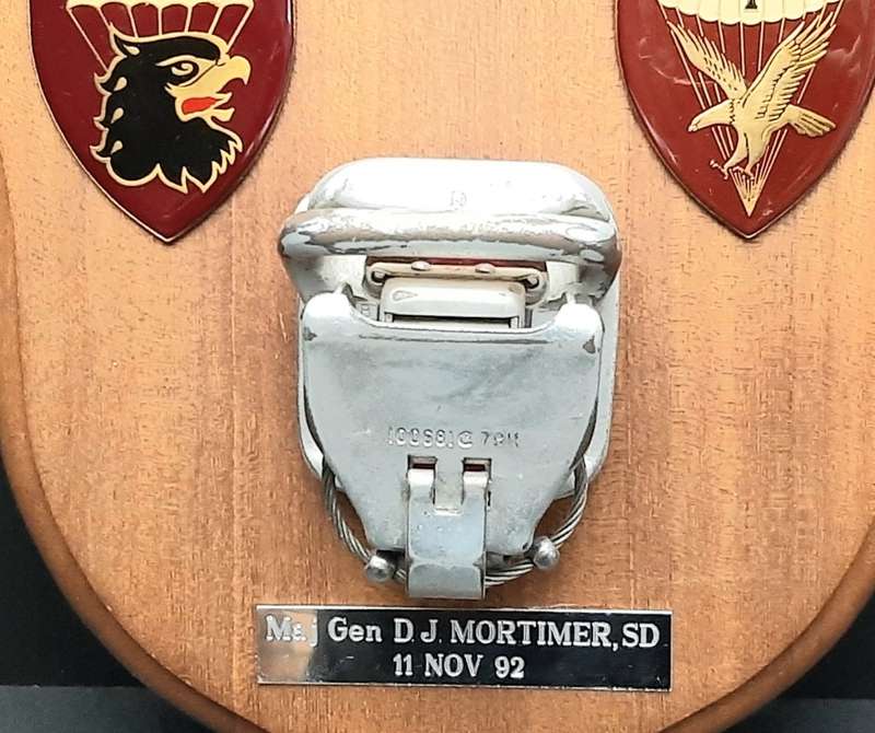 **RARE: 1990s  Major-General D.J. Mortimer 1 Para / 44 Para Unit Large Plaque (20x22cm).**
