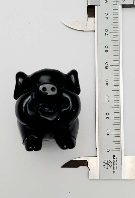 **RARE: Late 19th Century Carved Chinese Obsidian Pig Figurine (7cm x 5cm).**