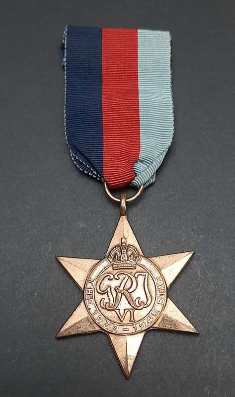 **WW2 : UDF 1939-45 Star Campaign Medal w/ Ribbon.**