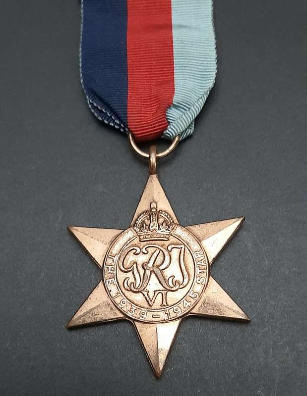 **WW2 : UDF 1939-45 Star Campaign Medal w/ Ribbon.**