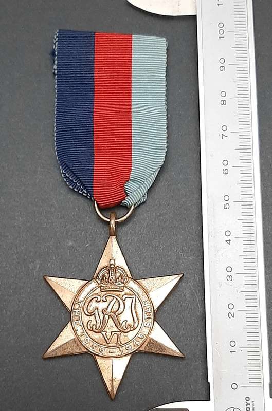 **WW2 : UDF 1939-45 Star Campaign Medal w/ Ribbon.**