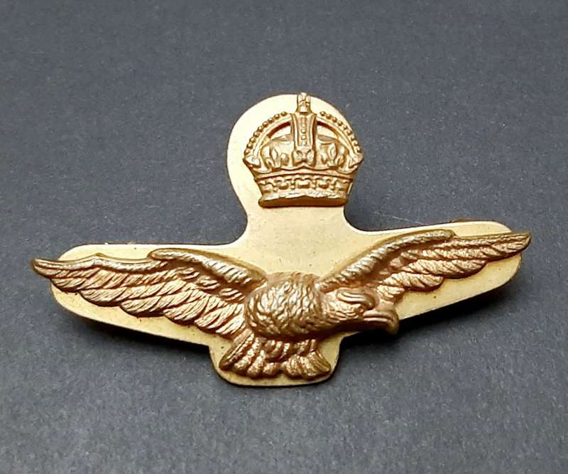 **RARE: WW2 RAF Officer`s Garrison Cap Badge w/ Stabilizer (All Pins).**