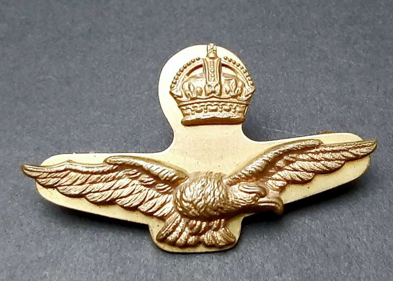 **RARE: WW2 RAF Officer`s Garrison Cap Badge w/ Stabilizer (All Pins).**
