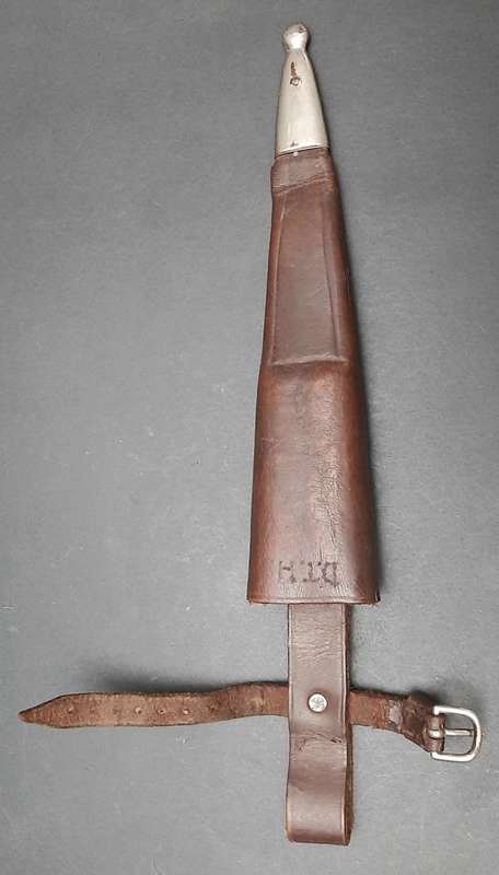 WW1 German trench/fighting knife with leather scabbard (inscribed)