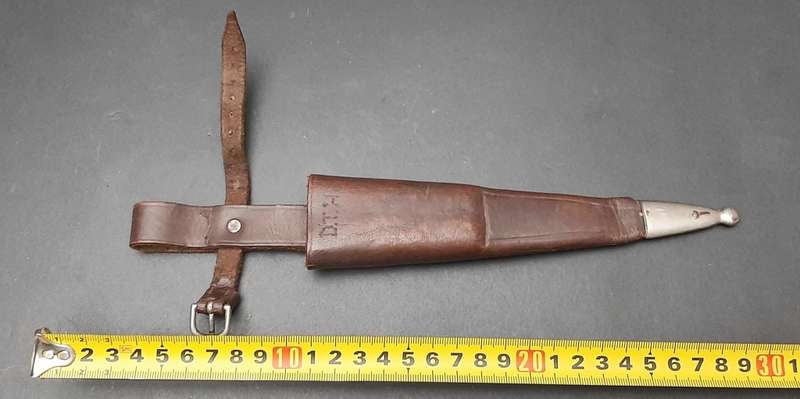 WW1 German trench/fighting knife with leather scabbard (inscribed)