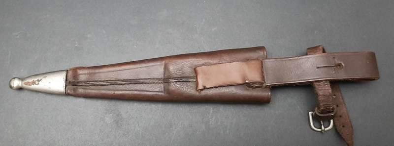WW1 German trench/fighting knife with leather scabbard (inscribed)