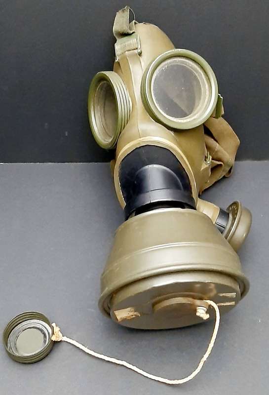 **1960s Rhodesian Army/ SADF : K62 Gas Mask w/ Webbing Bag & Filter (Salve Included).**
