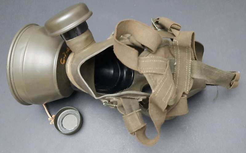 **1960s Rhodesian Army/ SADF : K62 Gas Mask w/ Webbing Bag & Filter (Salve Included).**