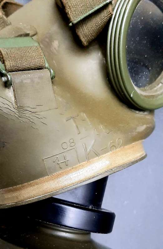 **1960s Rhodesian Army/ SADF : K62 Gas Mask w/ Webbing Bag & Filter (Salve Included).**