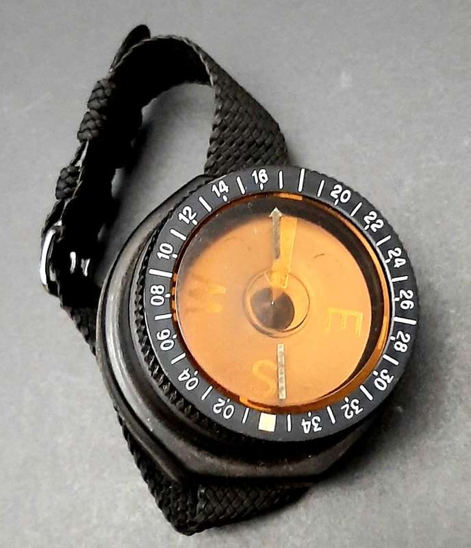 **Border War: 1980s SA Navy `Aquastar` Diver`s Wrist-Compass w/ Strap (Swiss).**