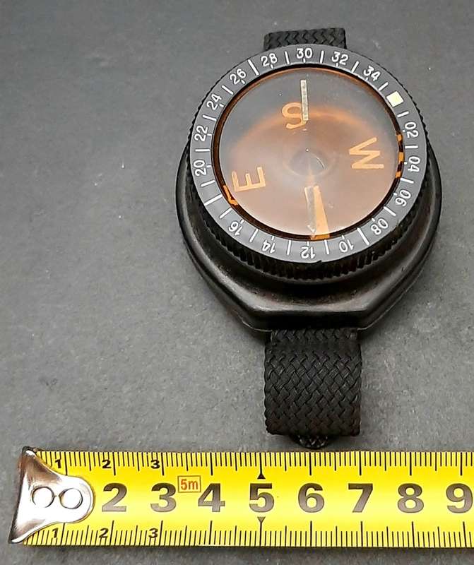 **Border War: 1980s SA Navy `Aquastar` Diver`s Wrist-Compass w/ Strap (Swiss).**