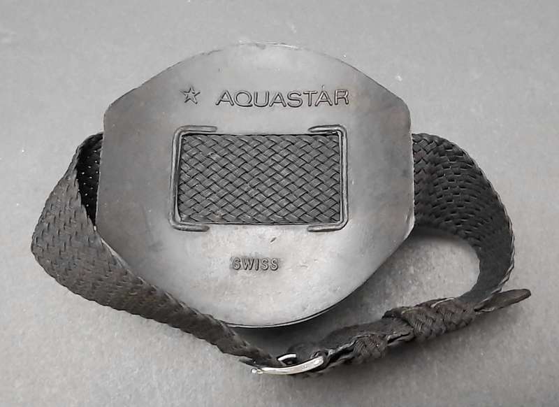 **Border War: 1980s SA Navy `Aquastar` Diver`s Wrist-Compass w/ Strap (Swiss).**