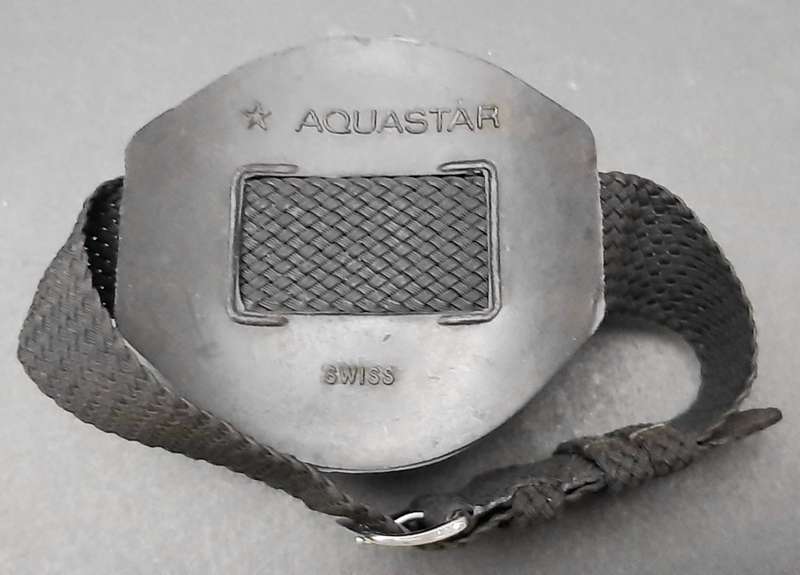 **Border War: 1980s SA Navy `Aquastar` Diver`s Wrist-Compass w/ Strap (Swiss).**