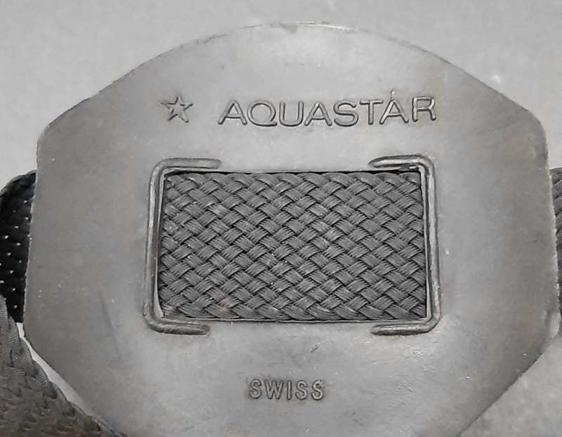 **Border War: 1980s SA Navy `Aquastar` Diver`s Wrist-Compass w/ Strap (Swiss).**