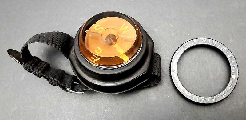 **Border War: 1980s SA Navy `Aquastar` Diver`s Wrist-Compass w/ Strap (Swiss).**