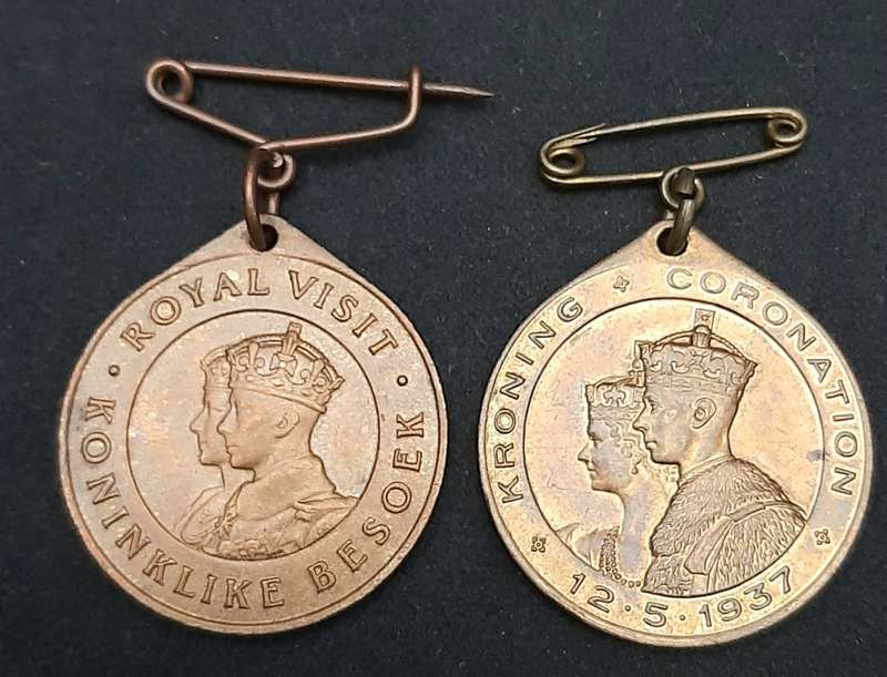 **Lot : South Africa 1937 Coronation & 1947 Royal Visit Medallions x2 (VF)