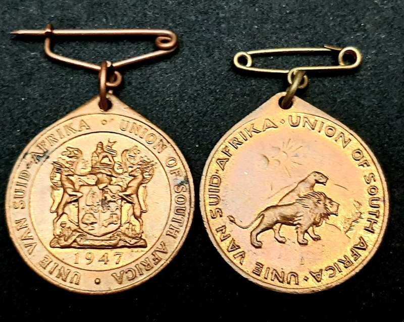 **Lot : South Africa 1937 Coronation & 1947 Royal Visit Medallions x2 (VF)