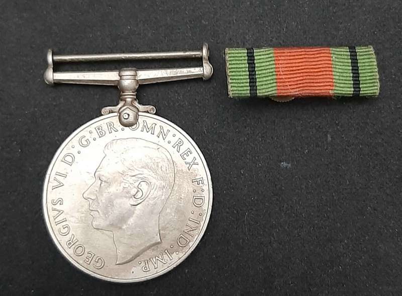 **WW2 : The Defence Medal w/ Ribbon Bar (British Issue).**