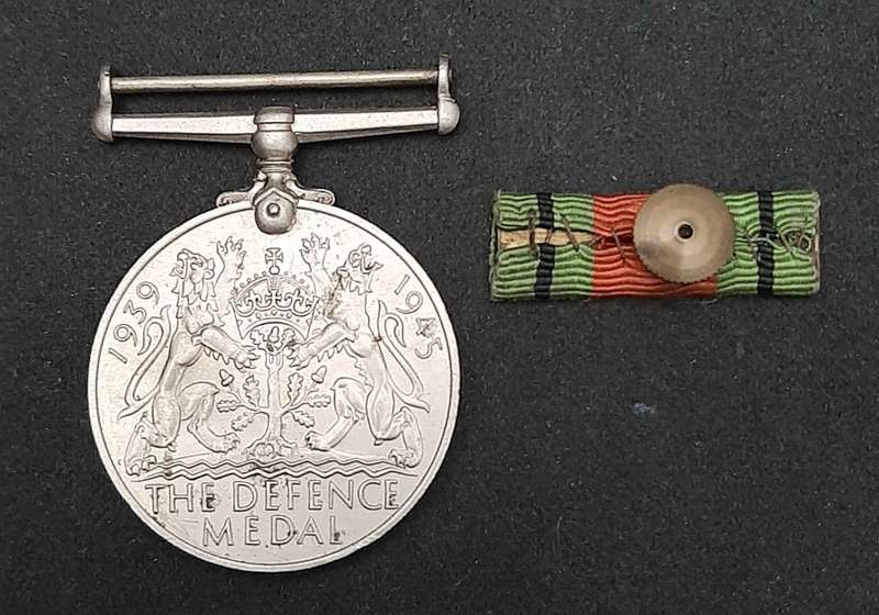 **WW2 : The Defence Medal w/ Ribbon Bar (British Issue).**