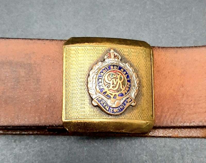 **WW1 / WW2 : British Army Royal Engineers Leather Belt w/ Enamel Brass Buckle **