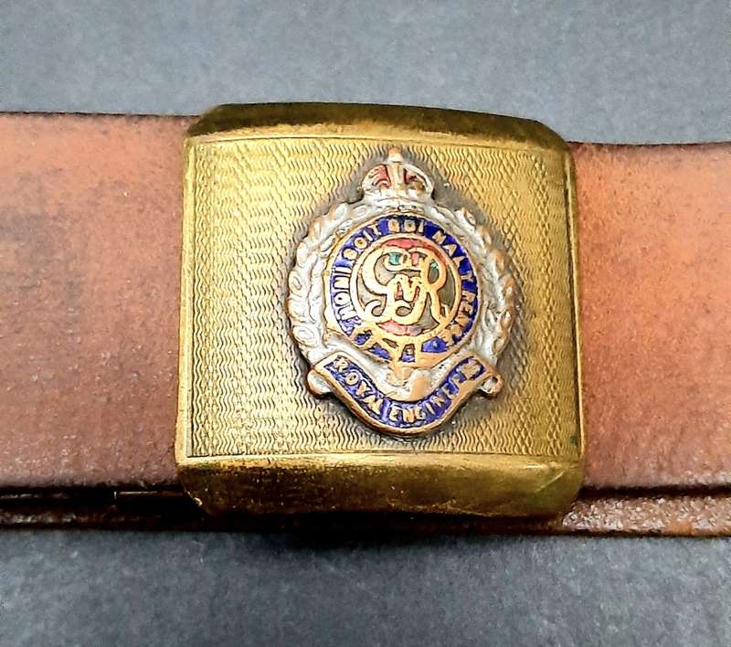 **WW1 / WW2 : British Army Royal Engineers Leather Belt w/ Enamel Brass Buckle **