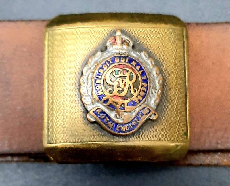 **WW1 / WW2 : British Army Royal Engineers Leather Belt w/ Enamel Brass Buckle **