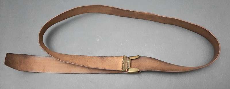 **WW1 / WW2 : British Army Royal Engineers Leather Belt w/ Enamel Brass Buckle **