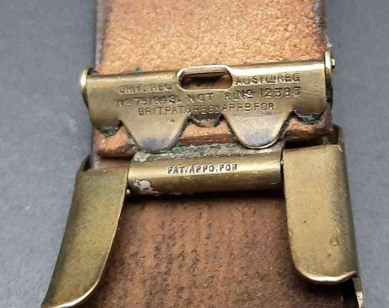 **WW1 / WW2 : British Army Royal Engineers Leather Belt w/ Enamel Brass Buckle **