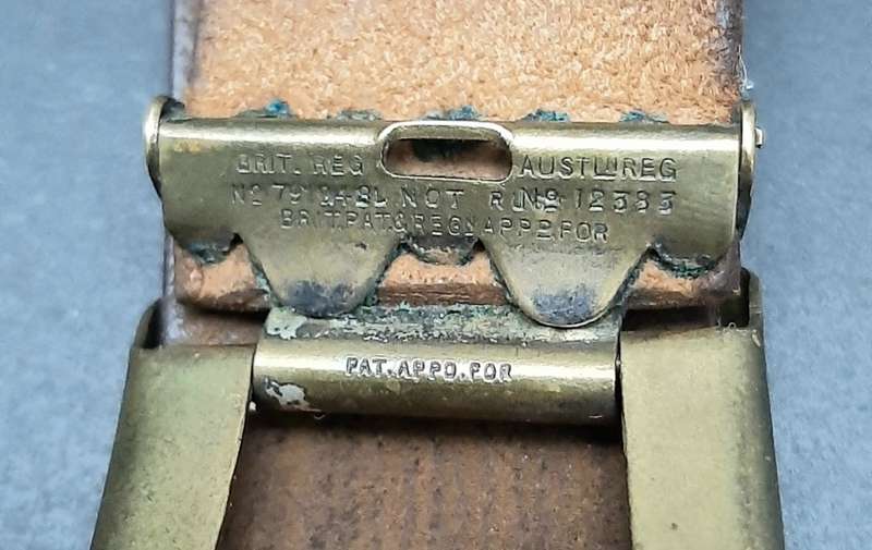 **WW1 / WW2 : British Army Royal Engineers Leather Belt w/ Enamel Brass Buckle **