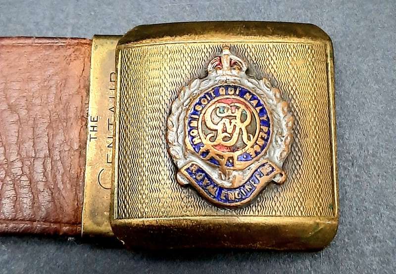 **WW1 / WW2 : British Army Royal Engineers Leather Belt w/ Enamel Brass Buckle **
