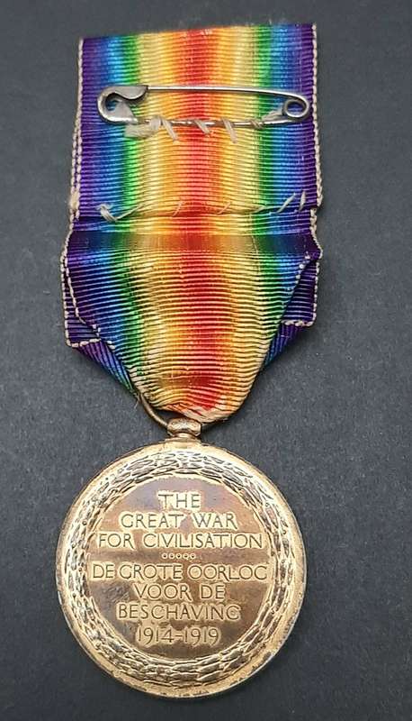 **WW1 UDF : Victory Medal w/ Silk Ribbon (4th Dist. Mntd. Rifles).**